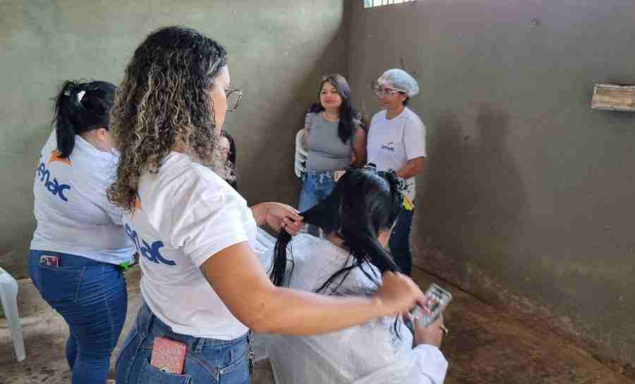 Senac oferece cortes de cabelo gratuitos em evento do governo do Acre